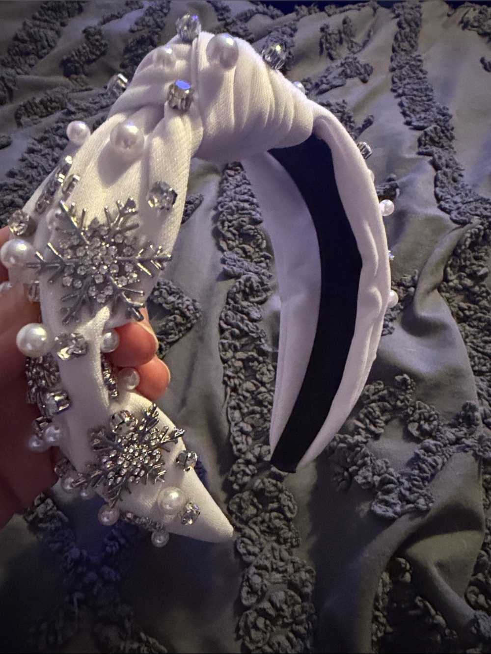 NWOT White Pearl & Crystal Snowflake Knot Headband